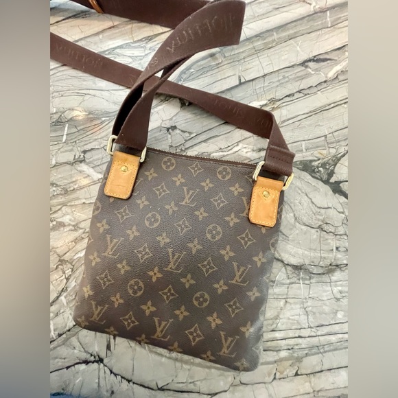 Authentic Louis Vuitton Monogram Pochette Valmy Shoulder Bag M40524 Used F/S - Picture 2 of 8